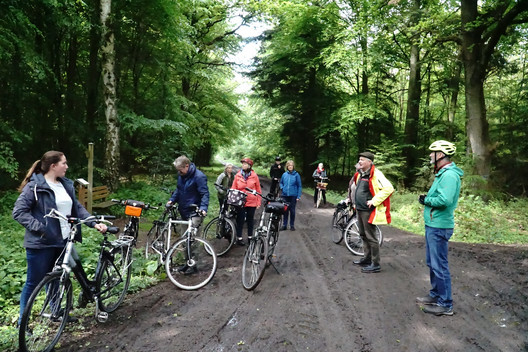 Auf Erdmanns Spuren mit dem Rad durch den Wald