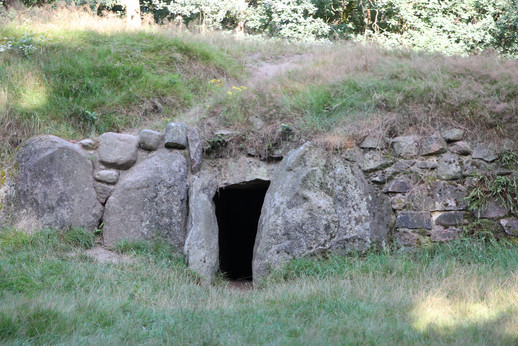 Steingrab an den Kleinenknetener Steinen bei Wildeshausen