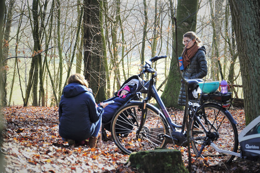 Mit Kind und Kegel und Fahrrad in den Wald