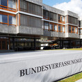 Fassade und Schriftzug Bundesverfassungsgericht