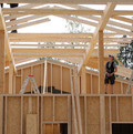Massivholzverwendung hängt an der Baukonjunktur – klassischer Dachstuhl